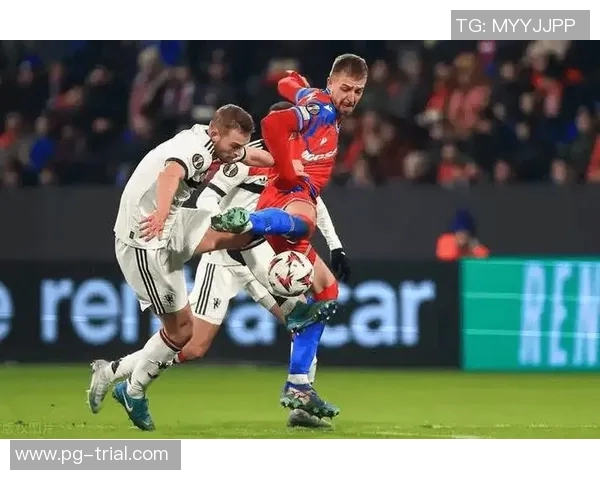 德甲精彩对决波尔图逆转曼联神扑时刻点燃全场激情 德甲精彩对决波尔图逆转曼联神扑时刻点燃全场激情