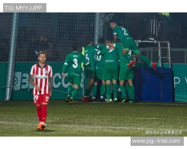 西甲激战波尔图大胜巴萨红牌事件引发全场热议与争议分析 西甲激战波尔图大胜巴萨红牌事件引发全场热议与争议分析