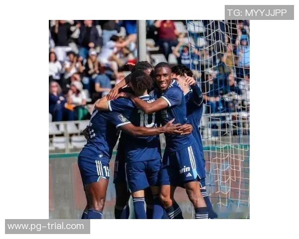 中超激情碰撞巴黎圣日耳曼逆转波尔图精彩瞬间引发全场狂欢 中超激情碰撞巴黎圣日耳曼逆转波尔图精彩瞬间引发全场狂欢